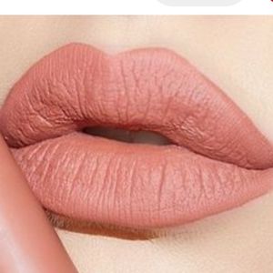 New Flower So Gladiola Volumizing Lipstick Pink